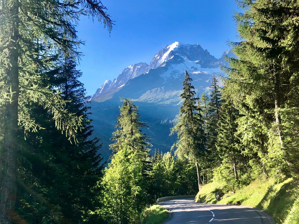 SEULE EN VOITURE, ENTRE VILLAGES PROVENCAUX, LAC, RIVIERE, MER ET&nbsp;MONTAGNE.